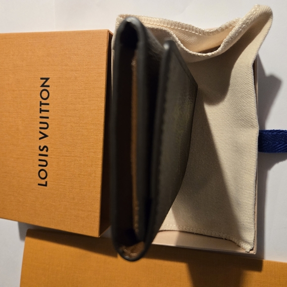 Athentic Louis Vuitton Envelope Business Card Holder - Picture 5 of 11